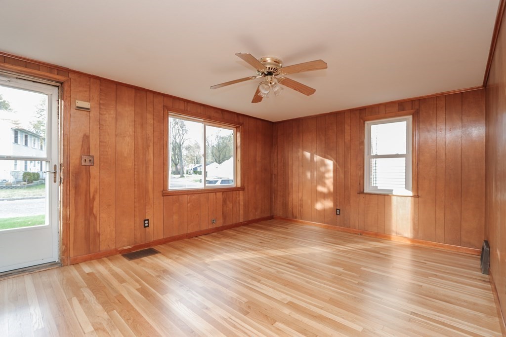21 Watling Street Springfield, MA 01104 - Photo 2 of 32 Gallery Image 2