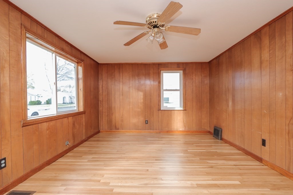 21 Watling Street Springfield, MA 01104 - Photo 3 of 32 Gallery Image 3