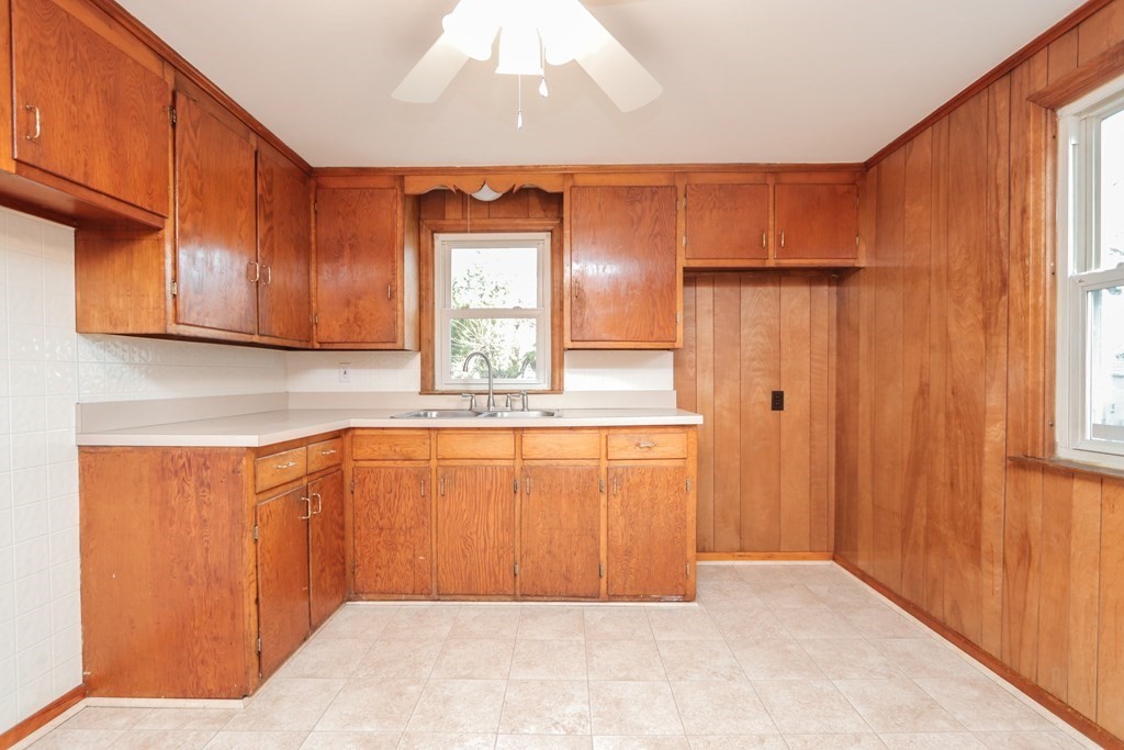 21 Watling Street Springfield, MA 01104 - Photo 8 of 32 Gallery Image 8