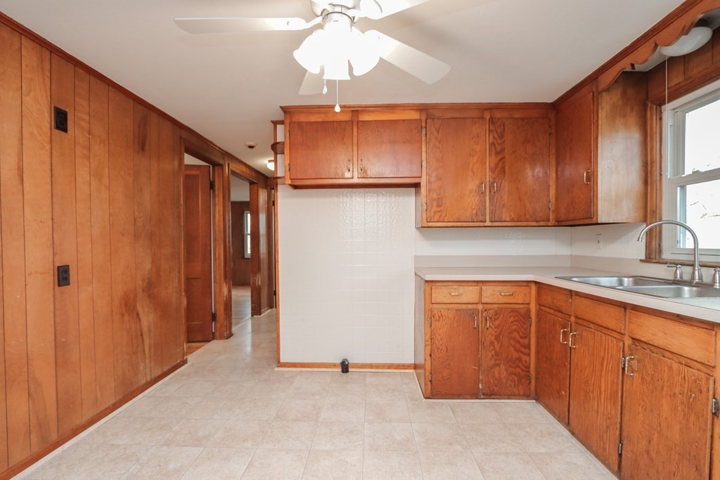 21 Watling Street Springfield, MA 01104 - Photo 10 of 32 Gallery Image 10