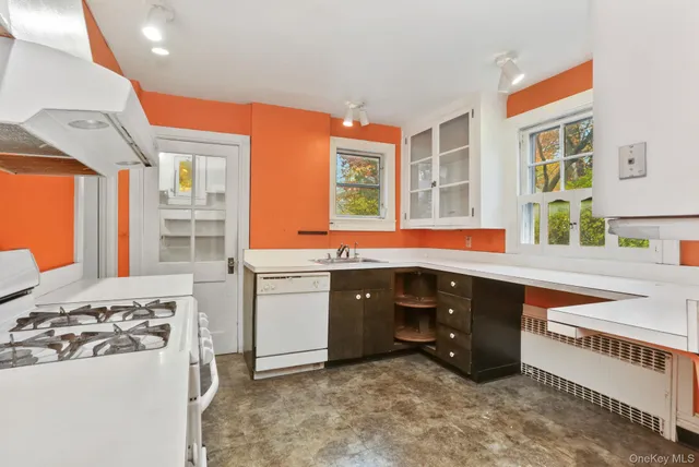 $698,000 | 24 Muir Place, New Rochelle, NY 10801