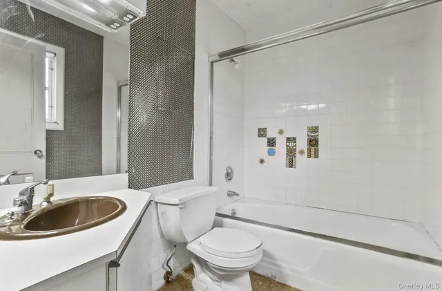 $698,000 | 24 Muir Place, New Rochelle, NY 10801