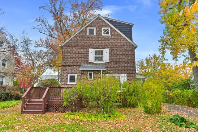 $698,000 | 24 Muir Place, New Rochelle, NY 10801