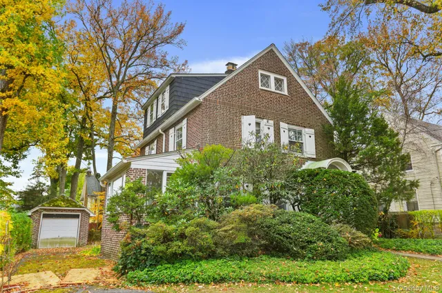 $698,000 | 24 Muir Place, New Rochelle, NY 10801
