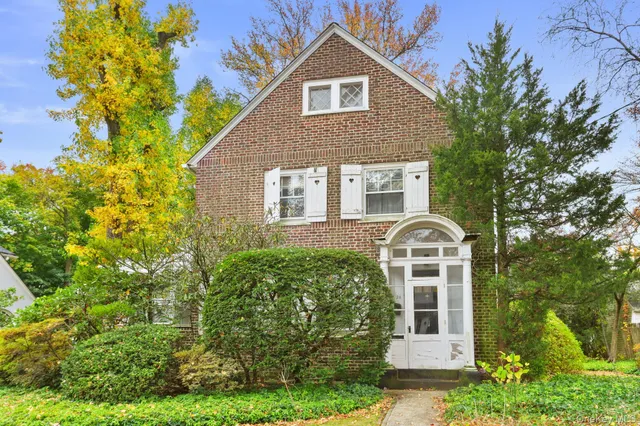 $698,000 | 24 Muir Place, New Rochelle, NY 10801