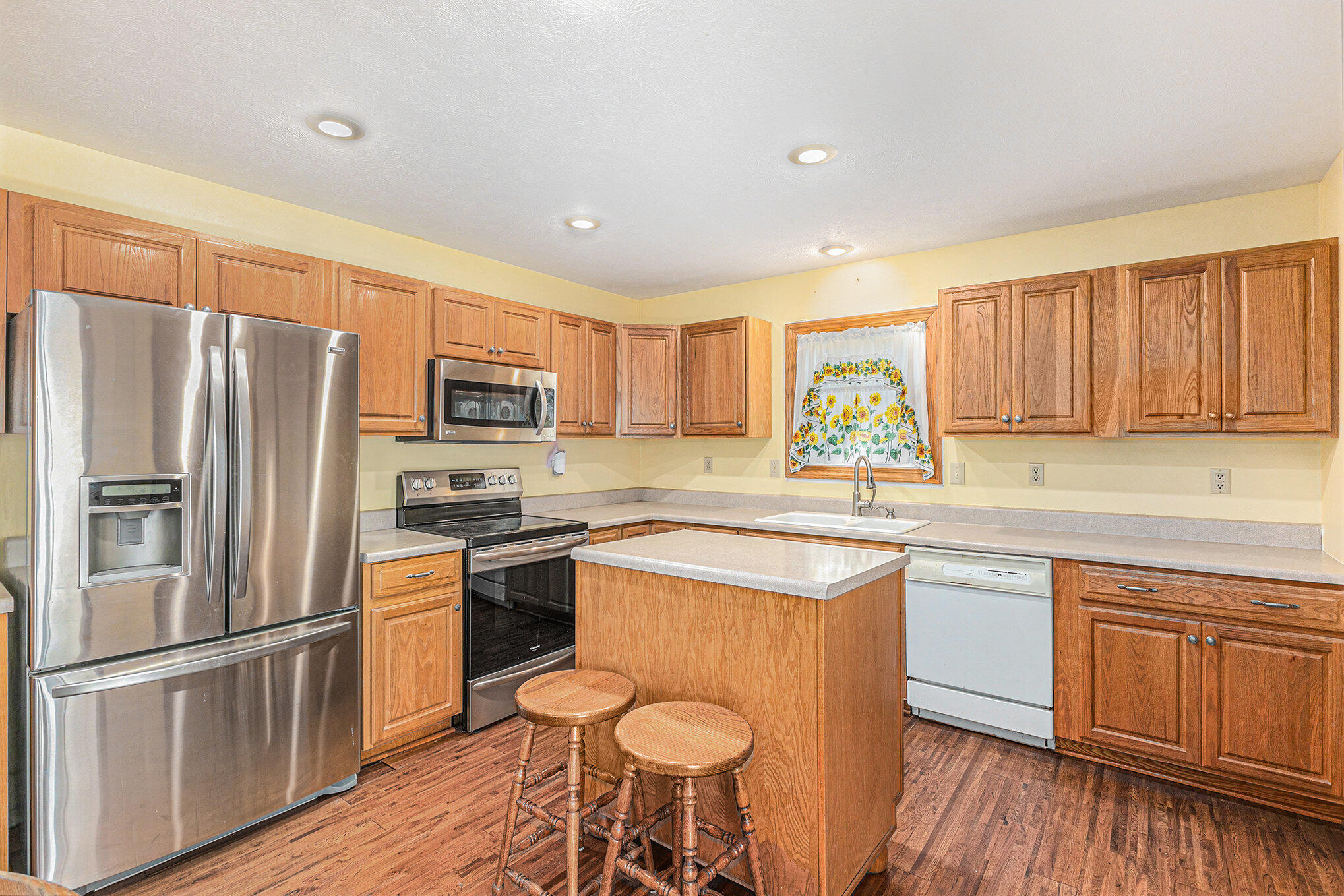 10937 Waterloo-Munith Road Munith, MI 49259 - Photo 5 of 19 005_file_978