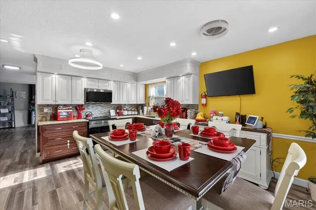 $289,900 | 618 Fox Plains Drive, Florissant, MO 63034