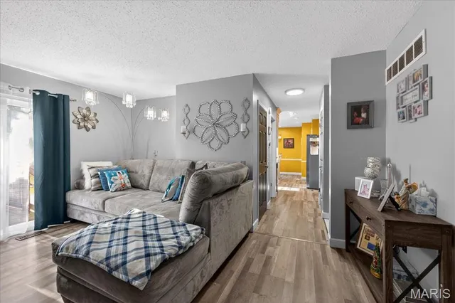 $289,900 | 618 Fox Plains Drive, Florissant, MO 63034