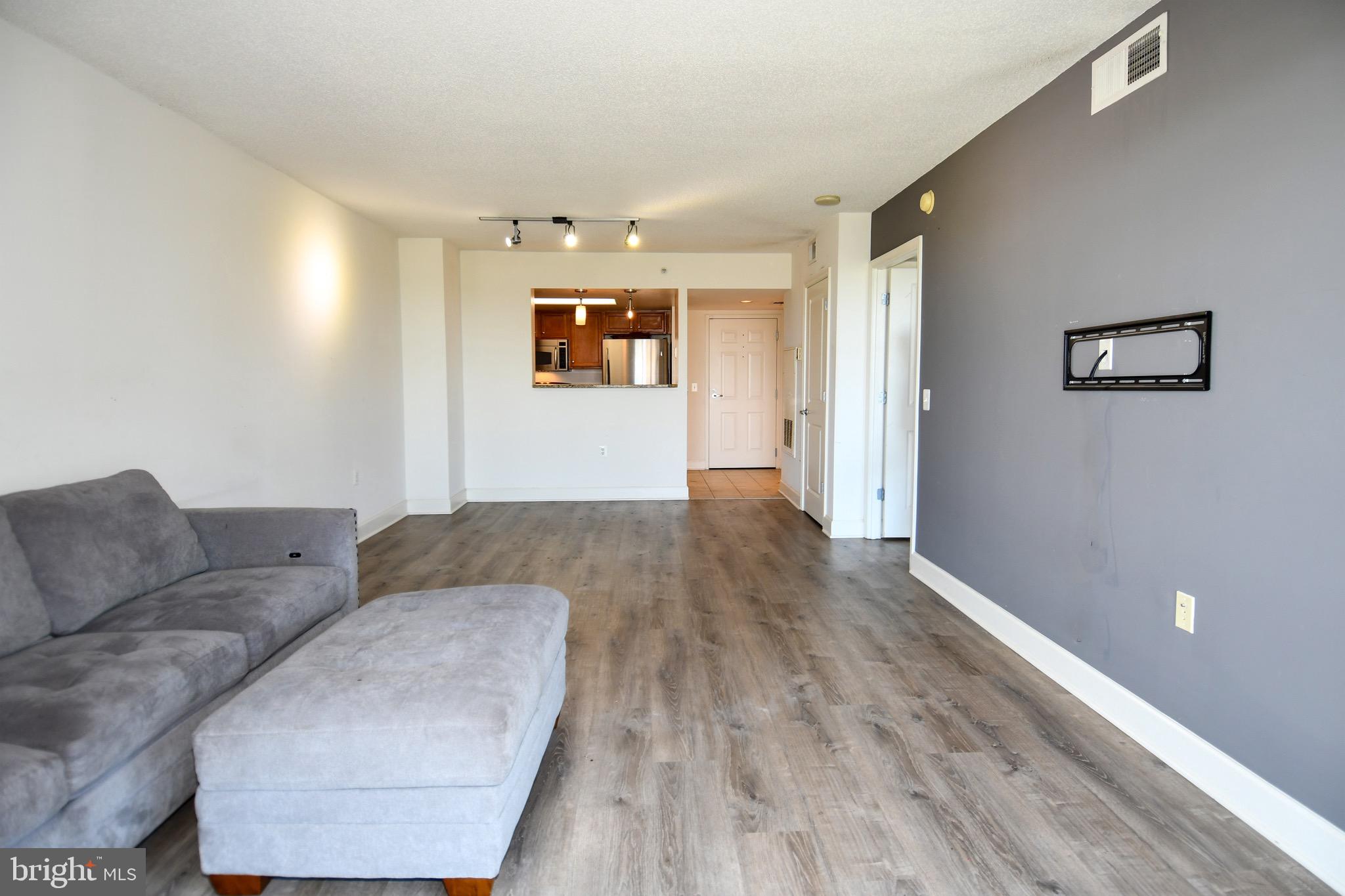 11800 Sunset Hills Road, Unit 1024 Reston, VA 20190 - Photo 8 of 41 Living/Dining