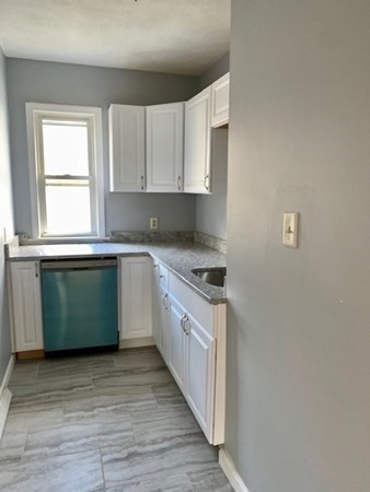87 King Philip Road Worcester, MA 01606 - Photo 6 of 25