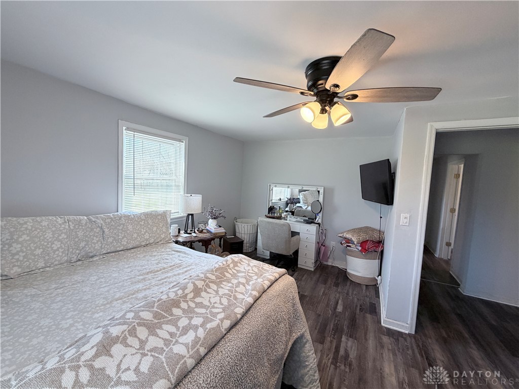 6800 Farmington Road Miamisburg, OH 45342 - Photo 23 of 32 This inviting bedroom offers comfort and style with durable flooring and ample natural light.