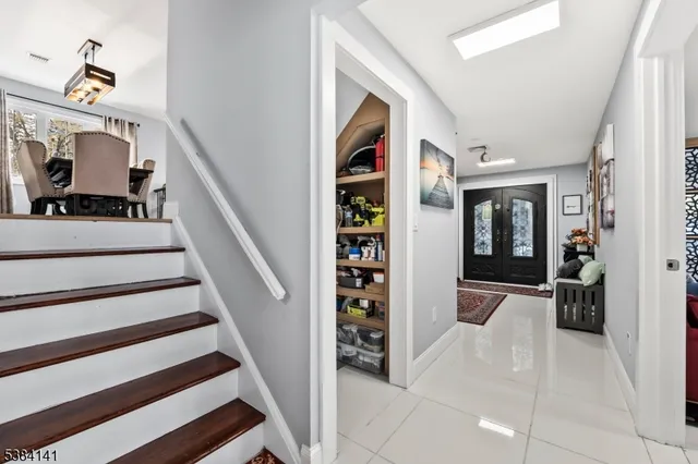 a view of a houses with a yard