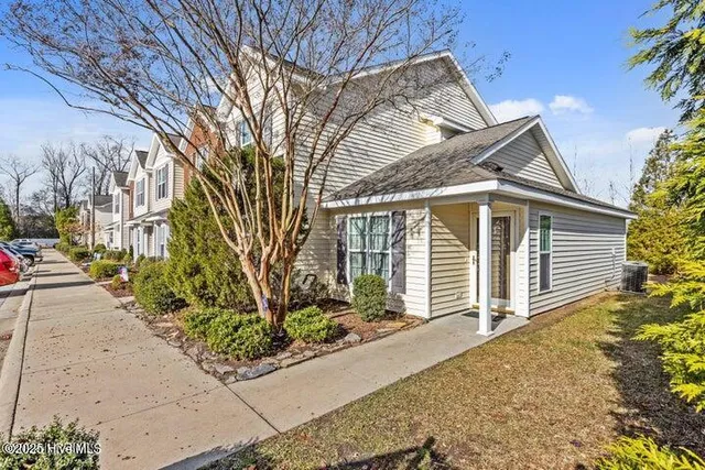 $1,300 | 1320 Thomas Langston Road, Unit A1, Greenville, NC 27834