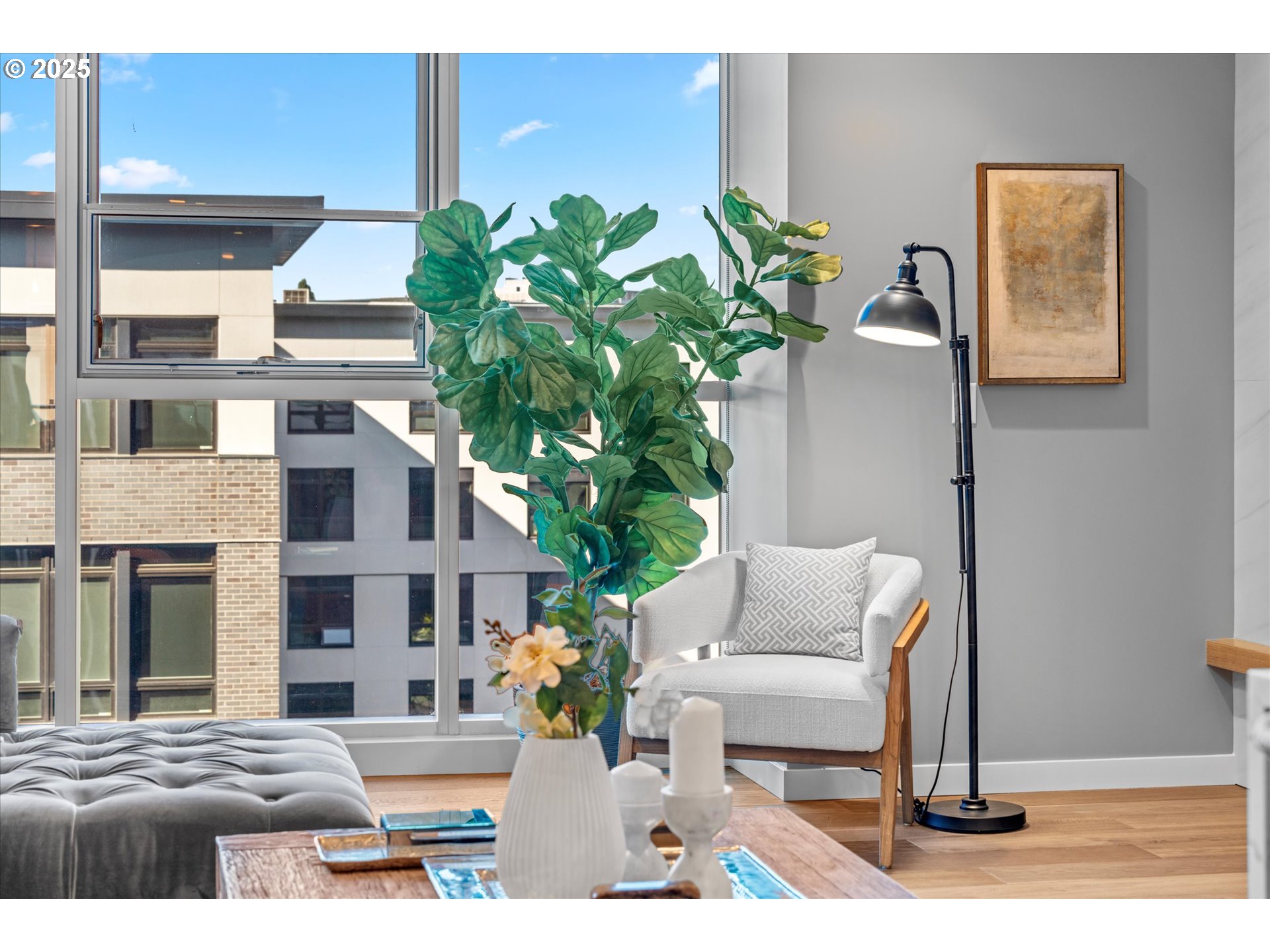 590 Waterfront Way, Unit 700 Vancouver, WA 98660 - Photo 18 of 35 a living room with furniture flowerpot and wooden floor