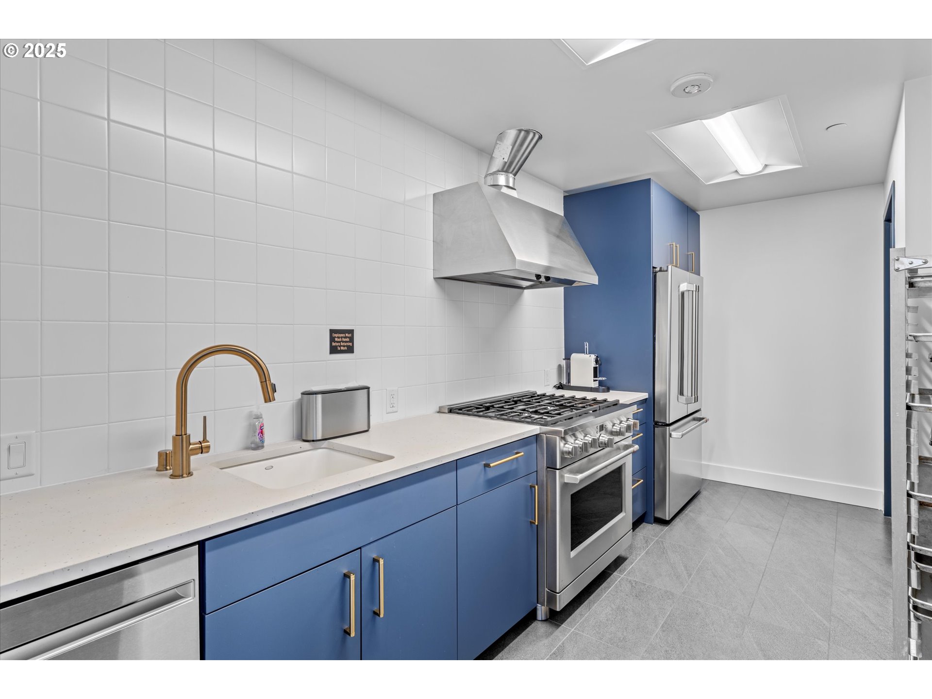 590 Waterfront Way, Unit 700 Vancouver, WA 98660 - Photo 30 of 35 a kitchen with a stove and a sink
