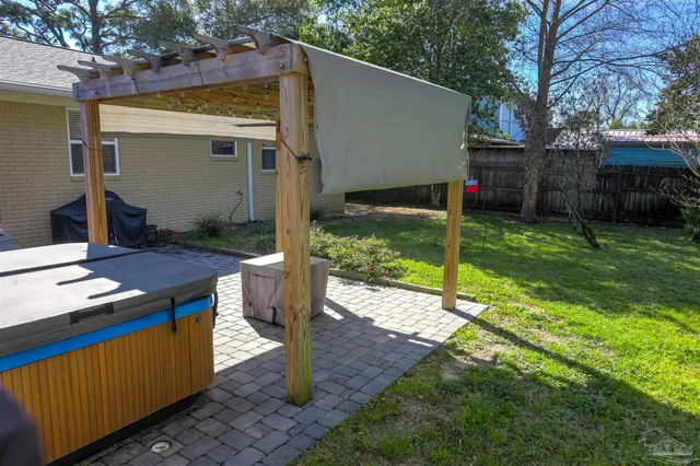 a view of a house with backyard and a tub