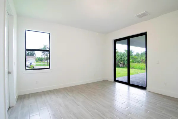 $2,400 | 15633 Lakeland Circle, Port Charlotte, FL 33981