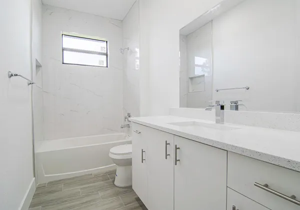 $2,400 | 15633 Lakeland Circle, Port Charlotte, FL 33981