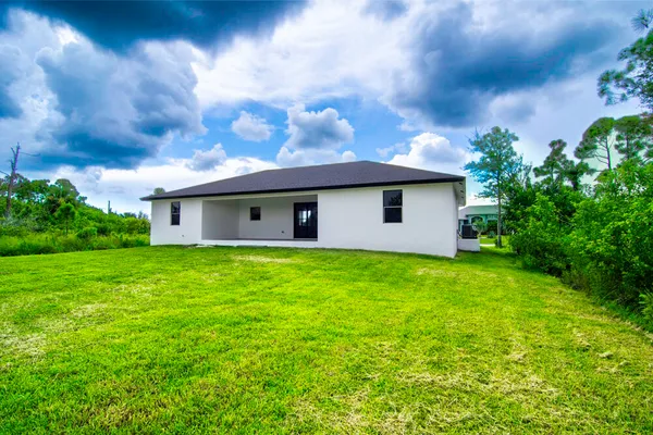 $2,400 | 15633 Lakeland Circle, Port Charlotte, FL 33981