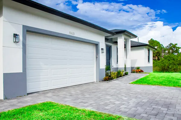 $2,400 | 15633 Lakeland Circle, Port Charlotte, FL 33981