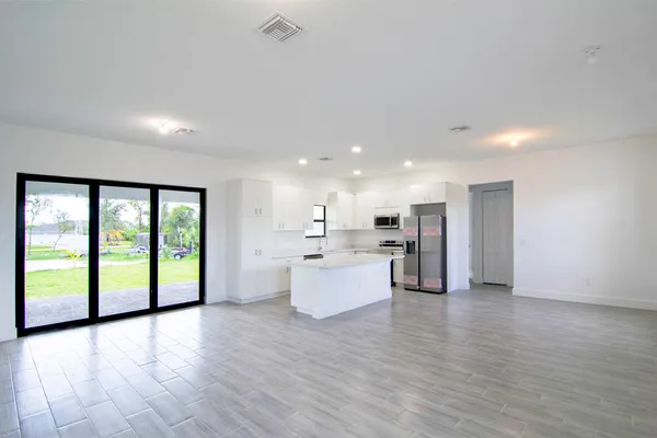 $2,400 | 15633 Lakeland Circle, Port Charlotte, FL 33981