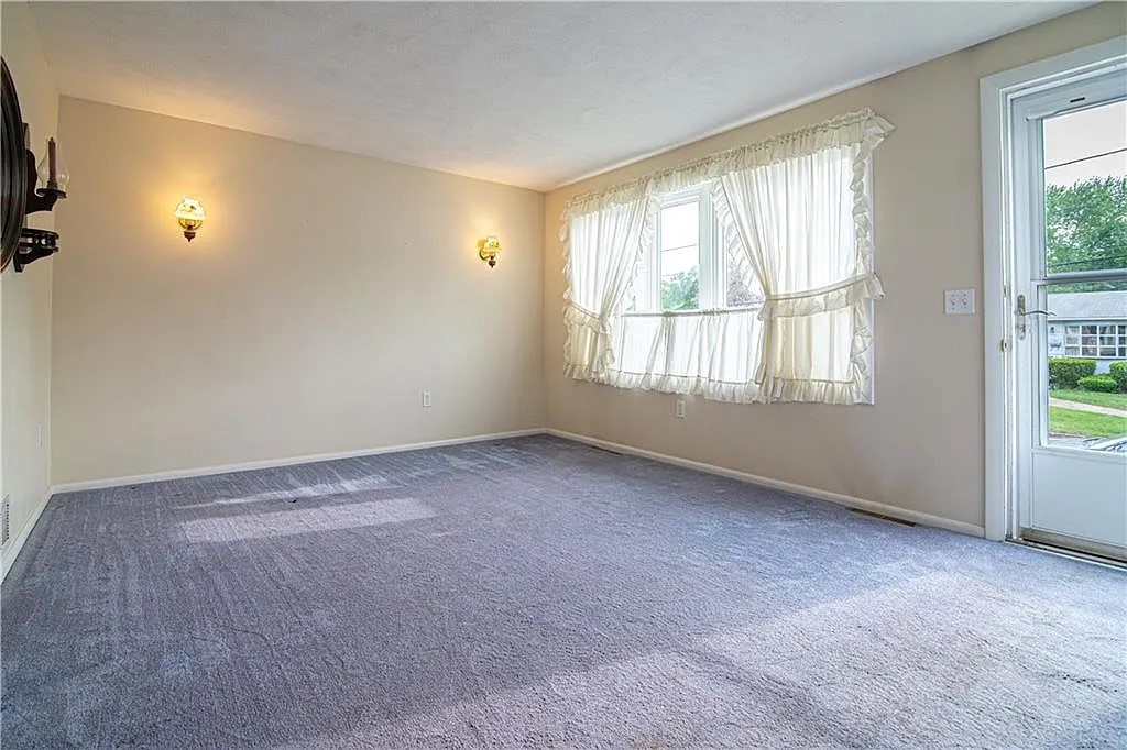 130 Kerri Lyn Road Warwick, RI 02889 - Photo 14 of 18