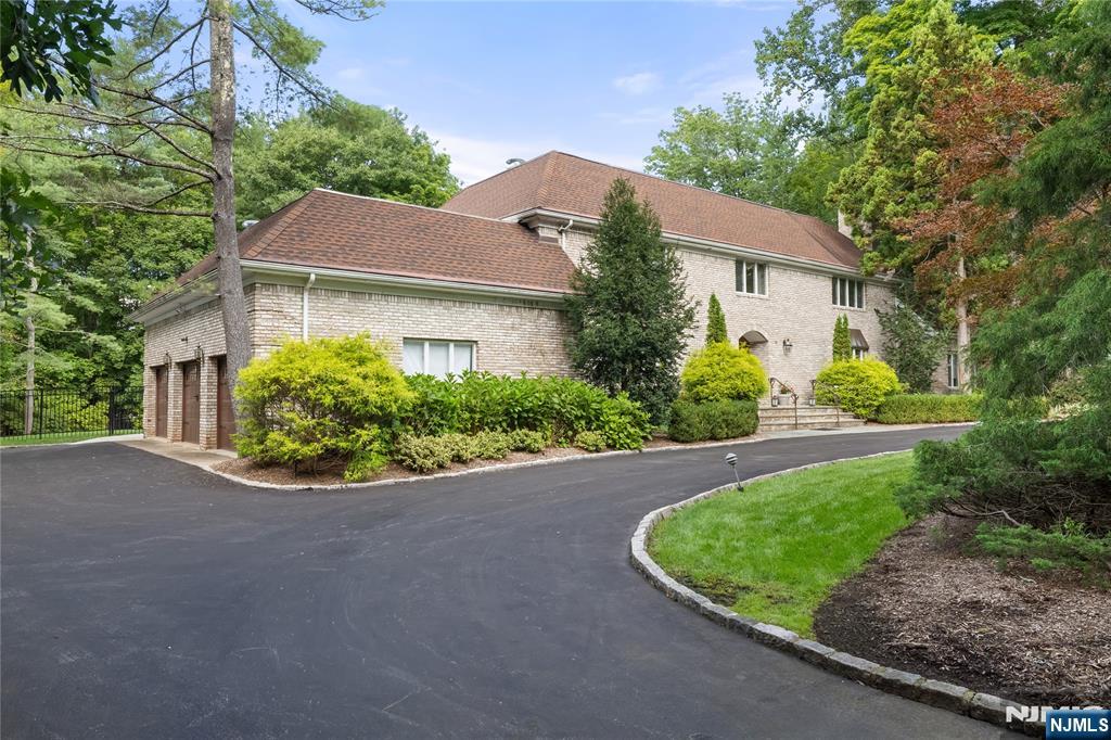 963 Huron Road Franklin Lakes, NJ 07417 - Photo 34 of 37 Gallery Image 34