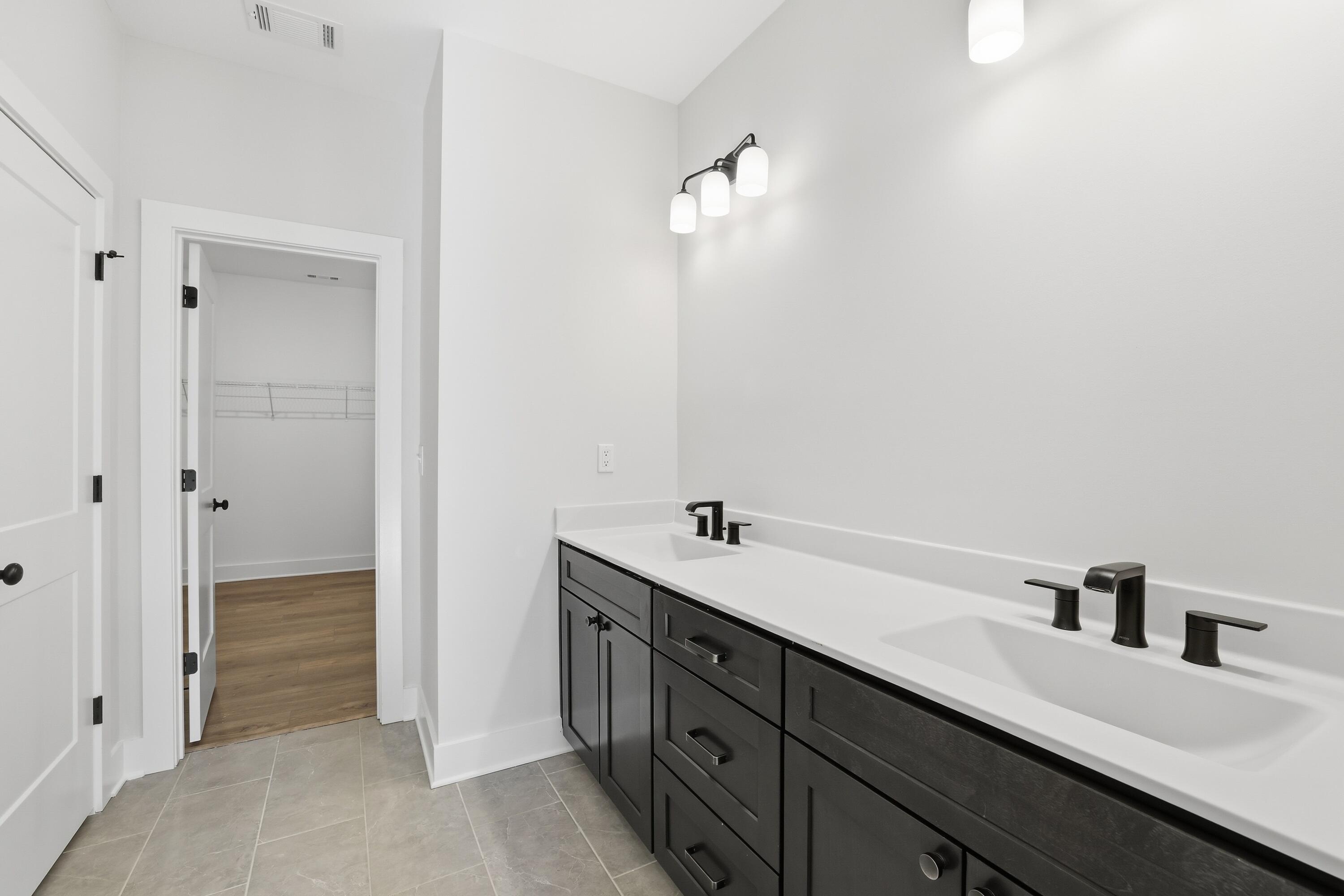 2544 Butlers Green Circle, Unit 4 Chattanooga, TN 37421 - Photo 14 of 22 Primary Bathroom