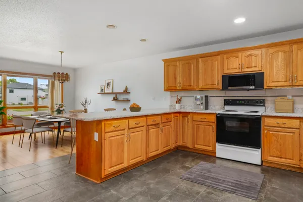 $549,900 | 1075 Lauderdale North, Onalaska, WI 54650