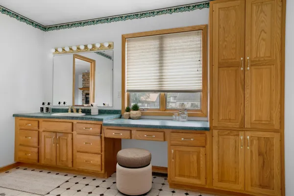 $549,900 | 1075 Lauderdale North, Onalaska, WI 54650