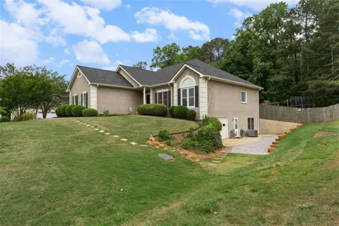 $500,000 | 122 Crescent Drive, Newnan, GA 30265