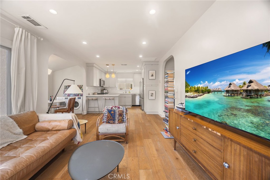 3652 Valleybrink Road Los Angeles, CA 90039 - Photo 5 of 33