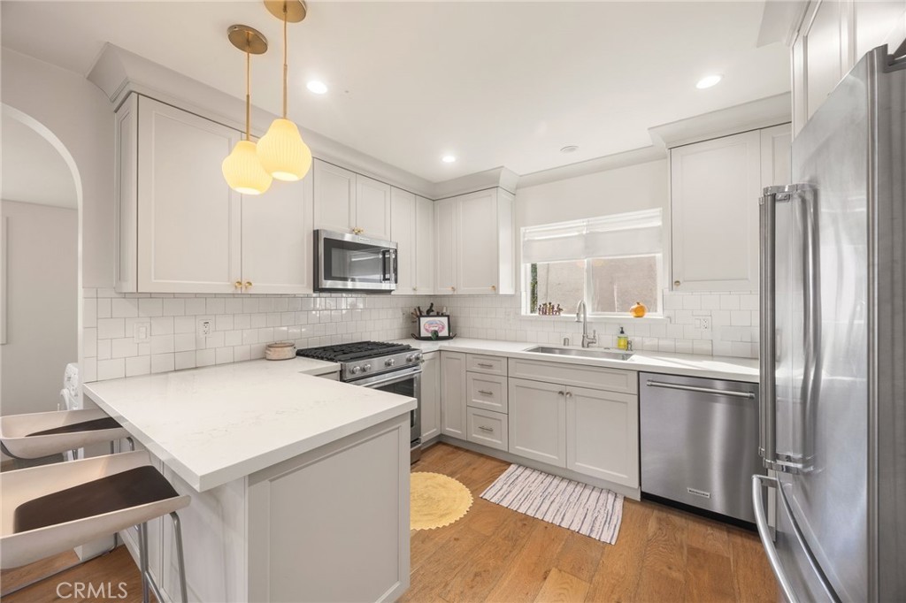 3652 Valleybrink Road Los Angeles, CA 90039 - Photo 8 of 33