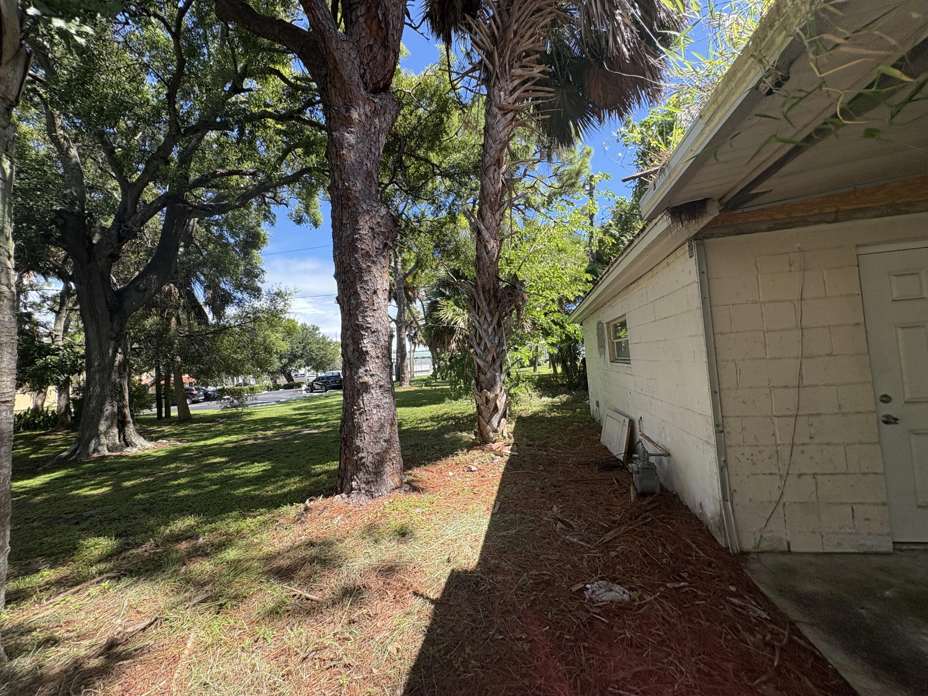 1010 Mayflower Road Fort Pierce, FL 34950 - Photo 16 of 27 a view of a backyard with pathway