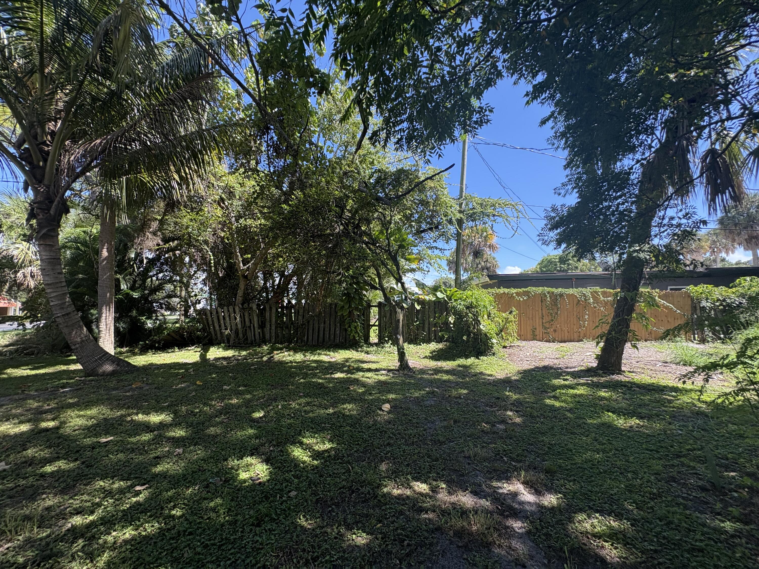 1010 Mayflower Road Fort Pierce, FL 34950 - Photo 19 of 27 a big yard with tree s