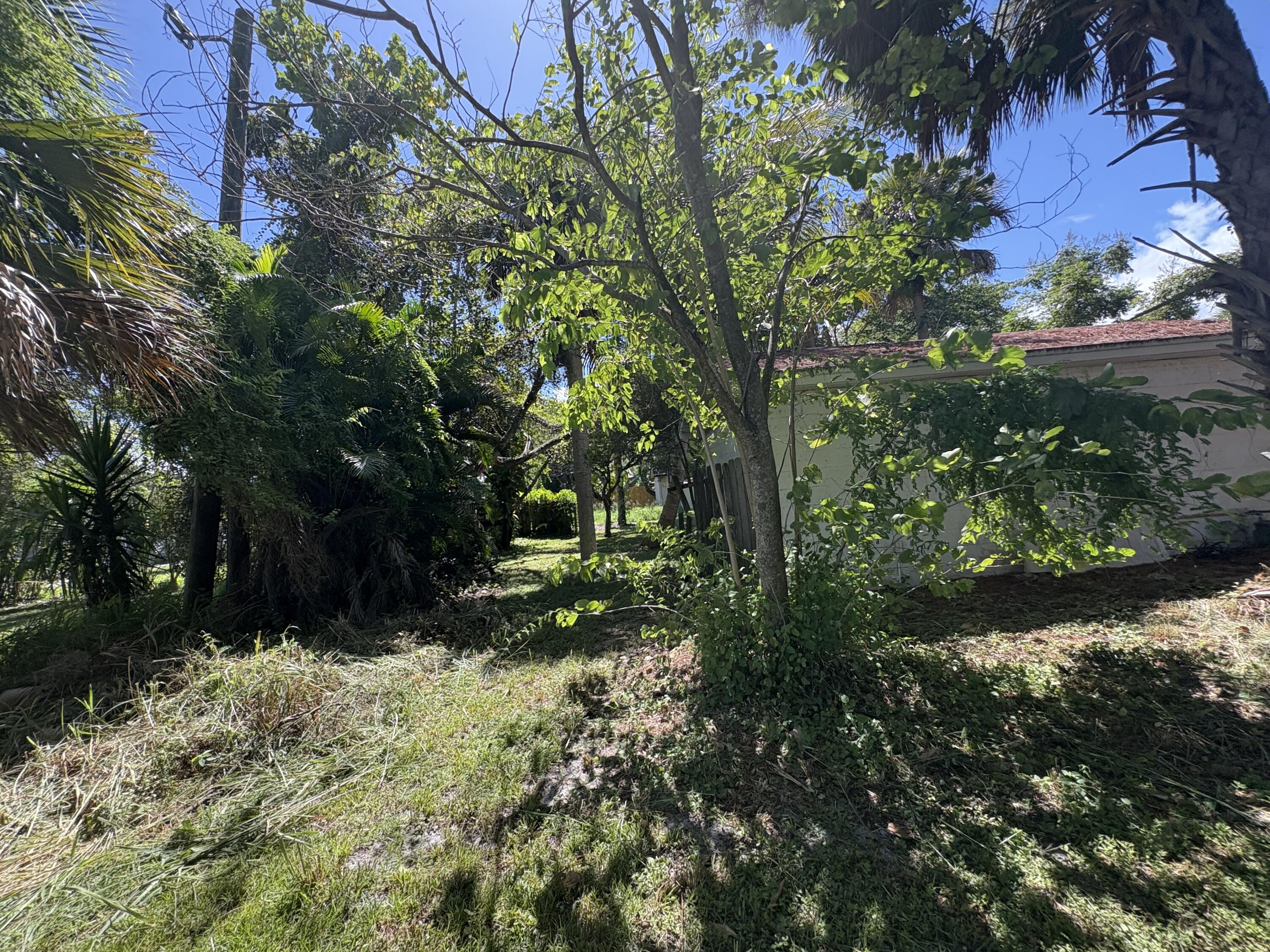 1010 Mayflower Road Fort Pierce, FL 34950 - Photo 22 of 27 a view of backyard with green space