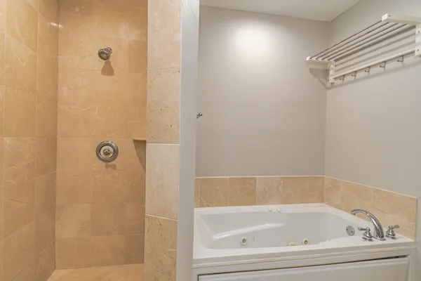 $3,700 | 16101 Emerald Estates Drive, Unit 146, Weston, FL 33331