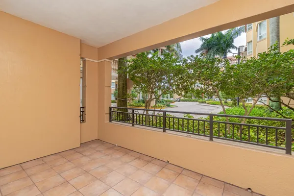 $3,700 | 16101 Emerald Estates Drive, Unit 146, Weston, FL 33331