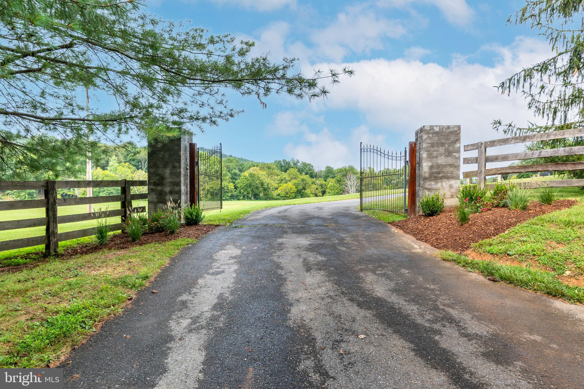 2220 Thurston Road Frederick, MD 21704 - Photo 2 of 139 Second Entryway