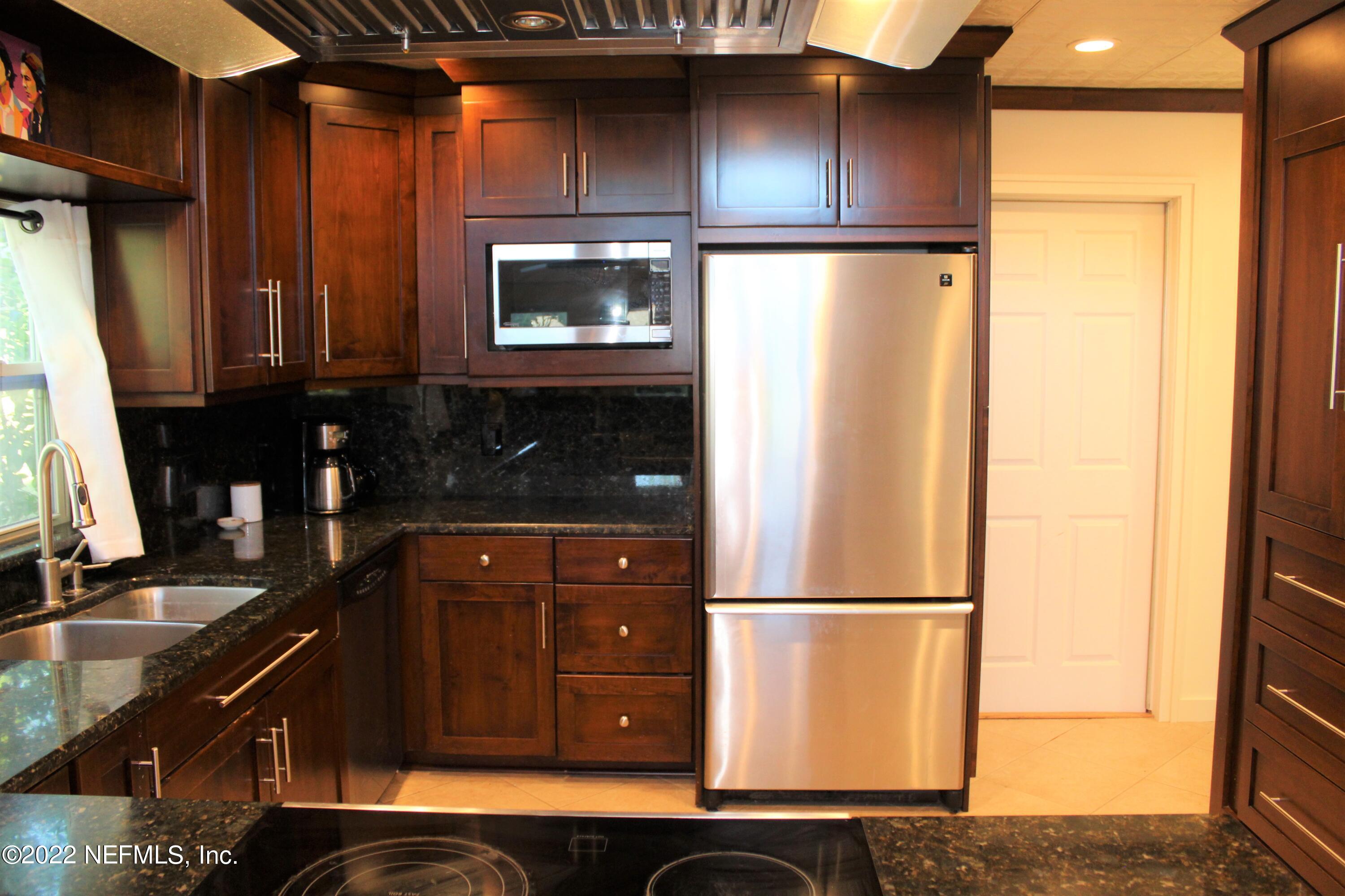 6535 Ferber Road Jacksonville, FL 32277 - Photo 30 of 82 kitchen