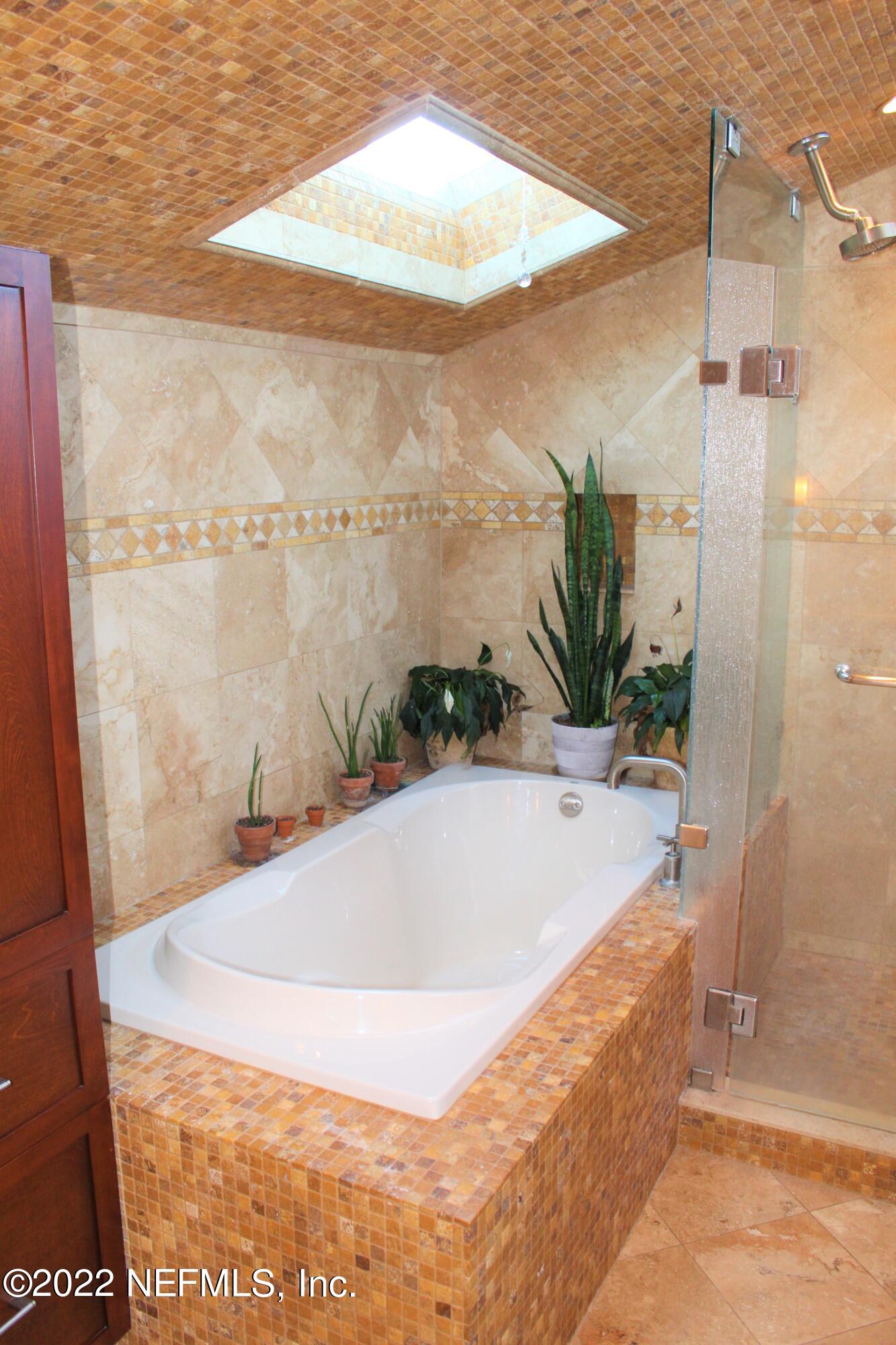 6535 Ferber Road Jacksonville, FL 32277 - Photo 34 of 82 Master Bath