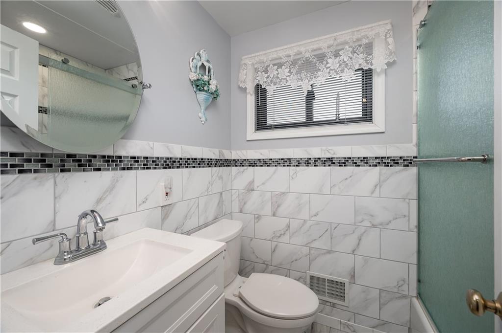 1109 Middle Road Glenshaw, PA 15116 - Photo 12 of 24 Gallery Image 12