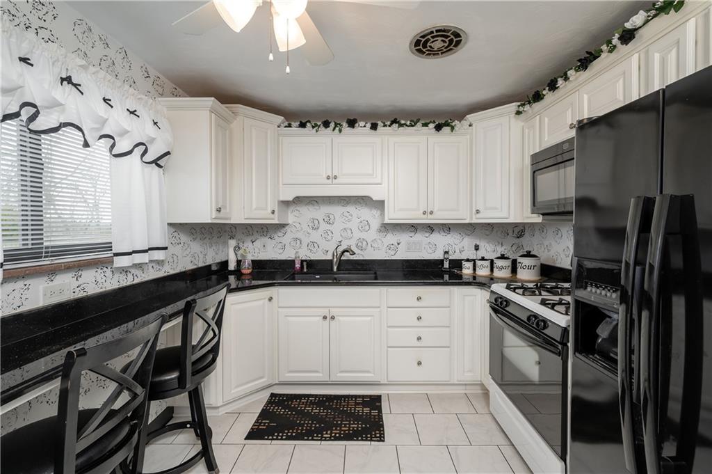 1109 Middle Road Glenshaw, PA 15116 - Photo 8 of 24 Gallery Image 8