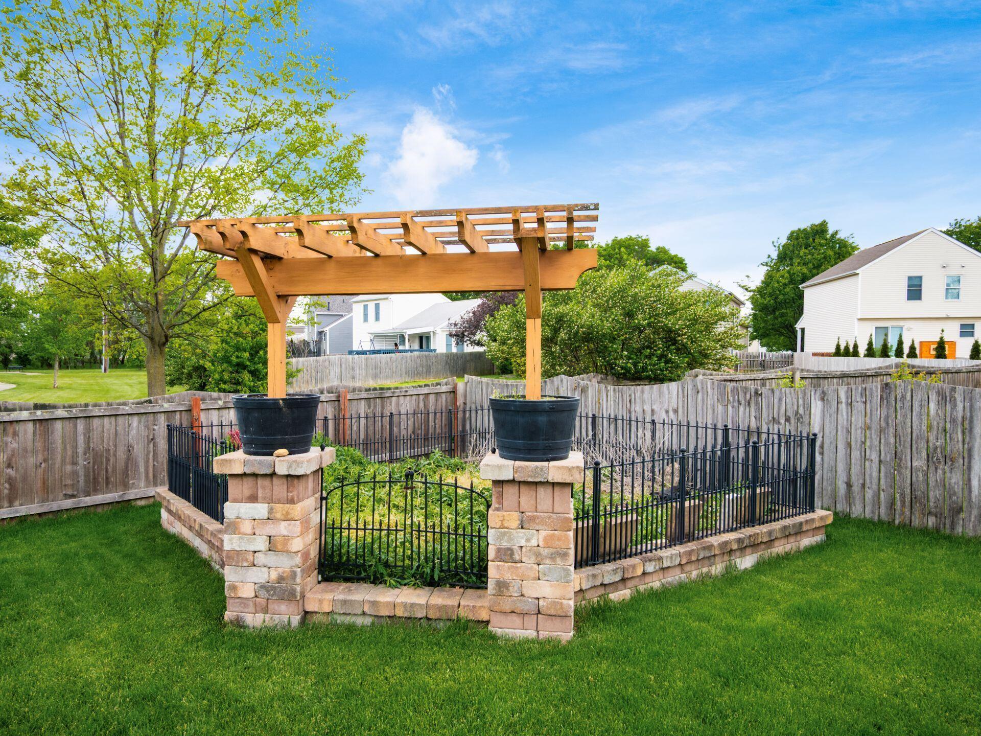 311 Galloway Ridge Drive Galloway, OH 43119 - Photo 25 of 27 Gated garden area