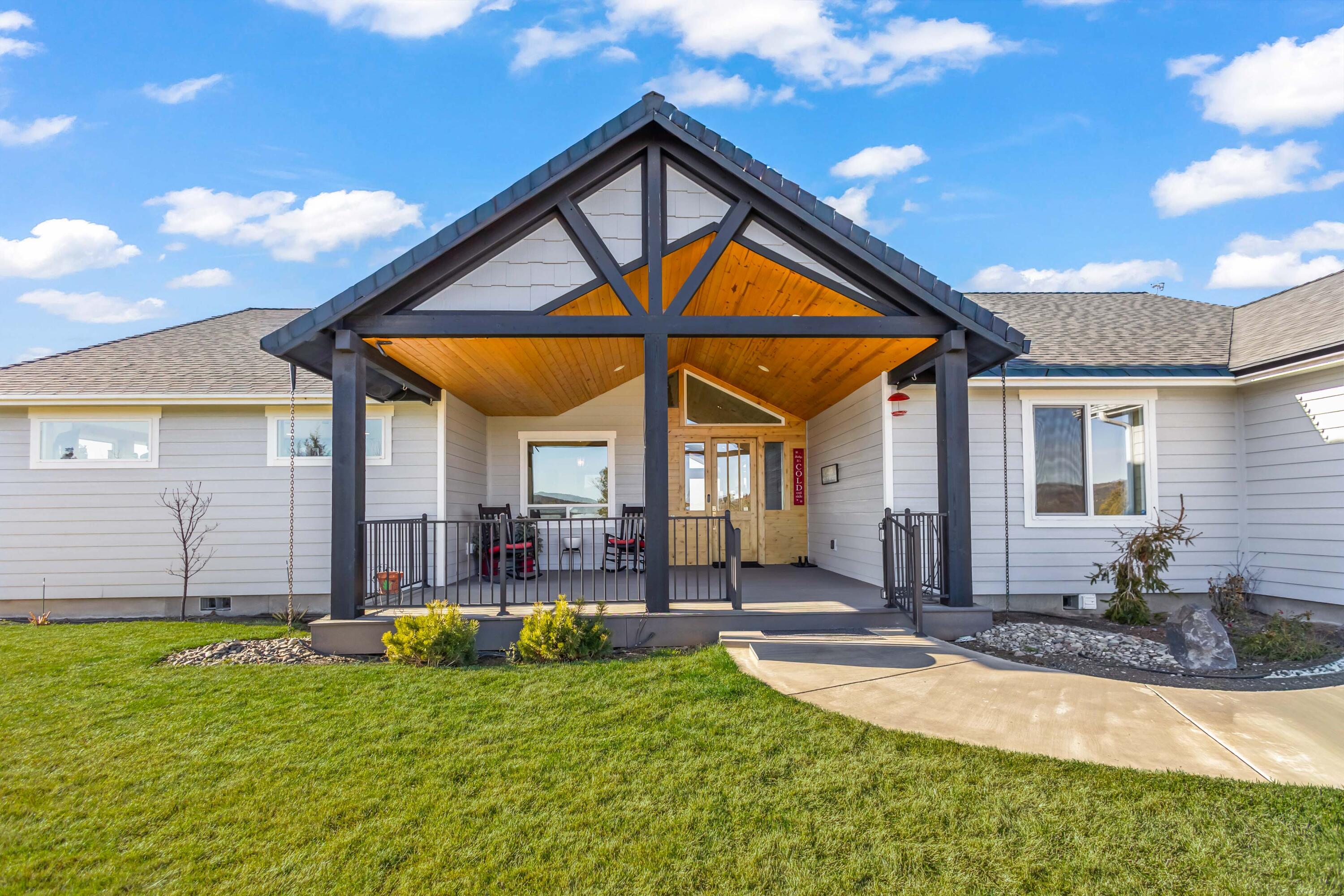 5582 North Mckay Road Prineville, OR 97754 - Photo 4 of 54 a backyard of a house with yard and outdoor seating