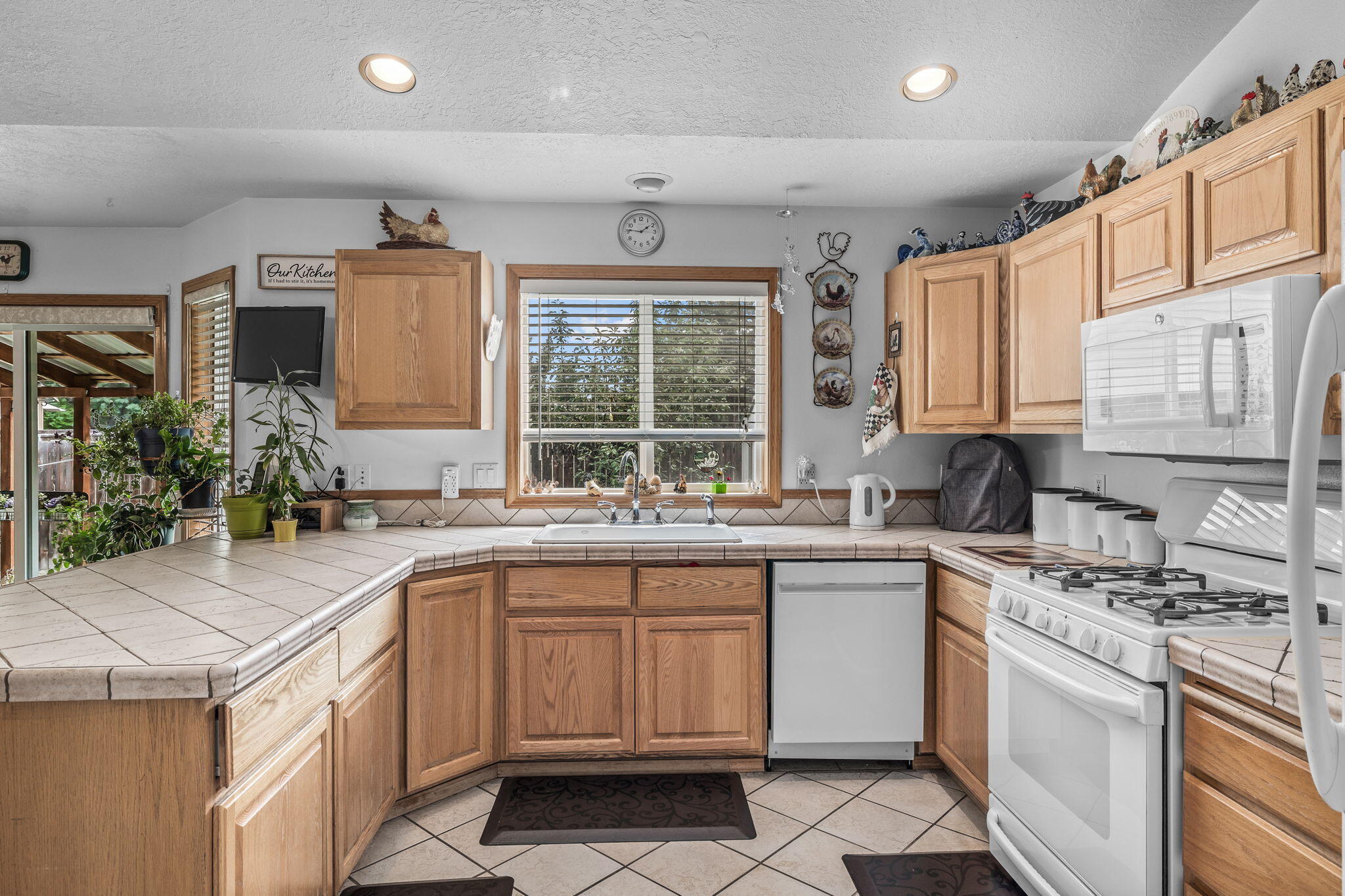 2767 Northeast Wells Acres Road Bend, OR 97701 - Photo 4 of 18 Kitchen