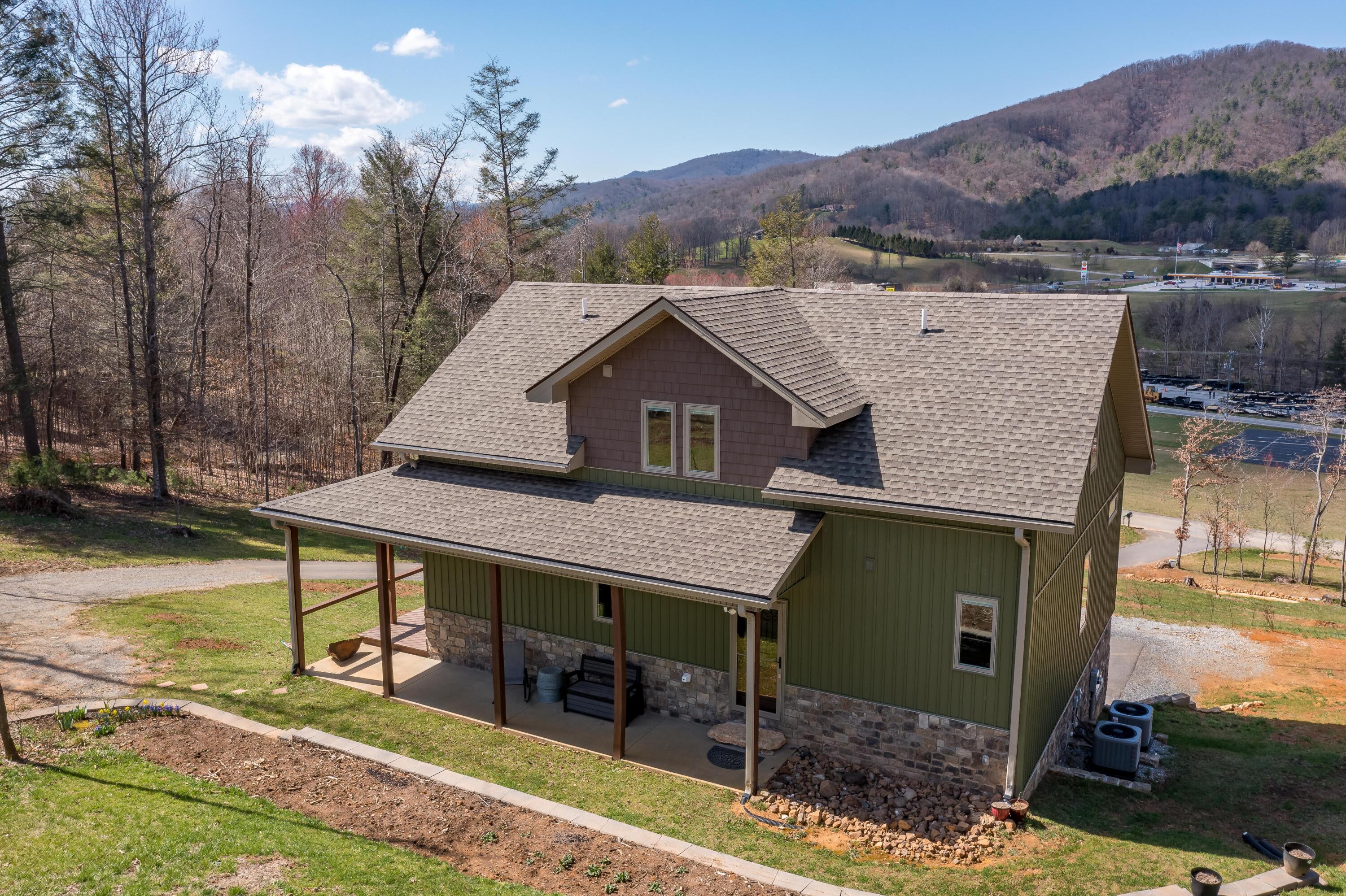 141 Pine Hill Road Unicoi, TN 37692 - Photo 6 of 87 141 Pine Hill Rd (15 of 85)