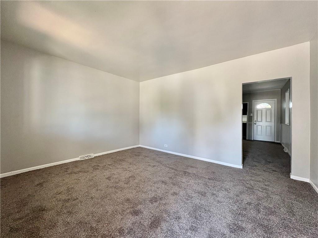 594 East Madison Street Rochester, PA 15074 - Photo 3 of 16