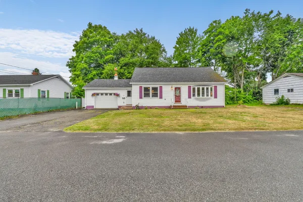 $199,900 | 18 Grove Street, East Millinocket, ME 04430