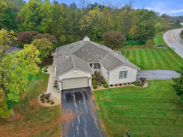 $445,900 | W175N8151 Robin Circle, Unit 1, Menomonee Falls, WI 53051